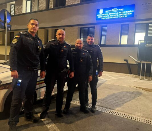 Intervenție contracronometru la Târgu Jiu. Polițiștii au spart ușa și au salvat o femeie